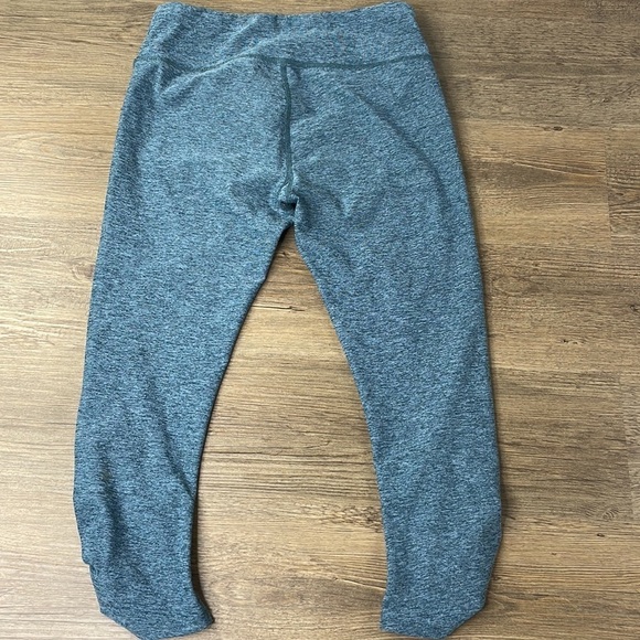 The North Face Women’s Heathered Turquoise Ruched Crop Leggings, size small - Picture 10 of 10